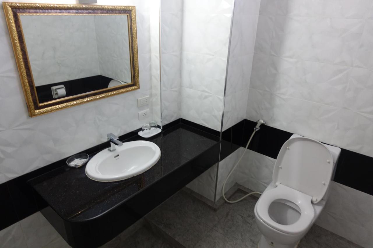 Serene Hotel Паттайя Экстерьер фото