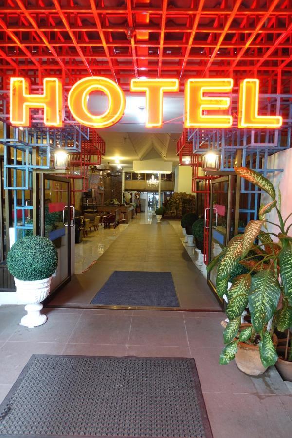 Serene Hotel Паттайя Экстерьер фото